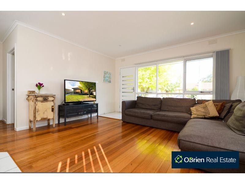 10 Jillian Street, Cranbourne VIC 3977