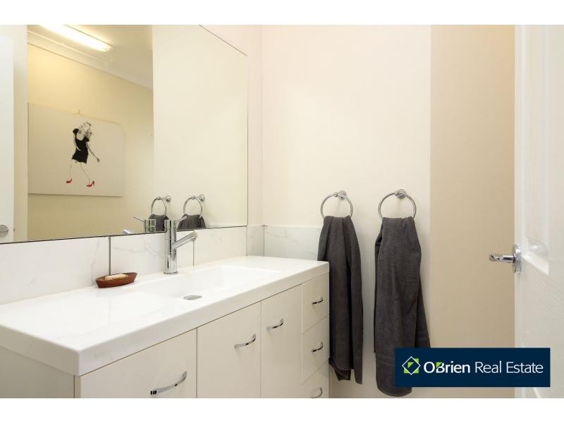 10 Jillian Street, Cranbourne VIC 3977