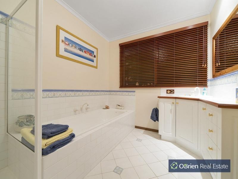 17 Hedgerow Court, Narre Warren South VIC 3805