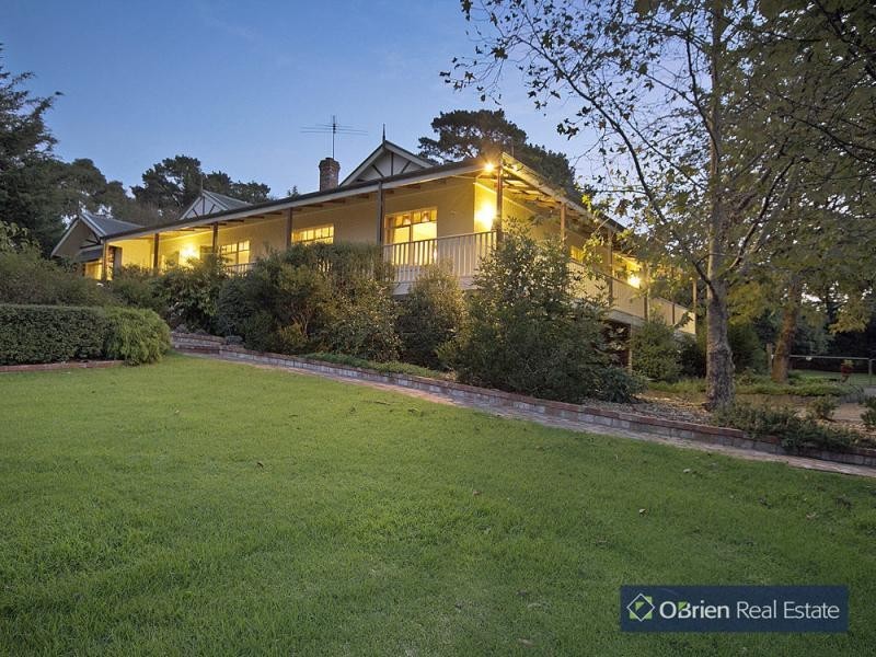 8 Chevron Avenue, Cranbourne South VIC 3977