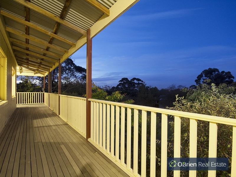 8 Chevron Avenue, Cranbourne South VIC 3977