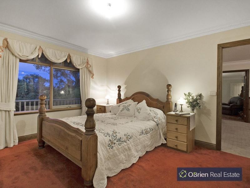 8 Chevron Avenue, Cranbourne South VIC 3977