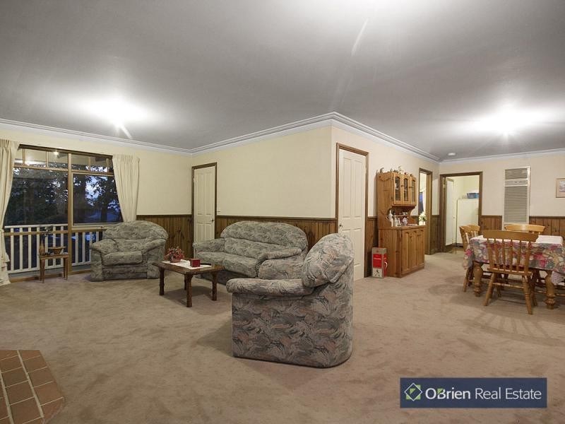 8 Chevron Avenue, Cranbourne South VIC 3977