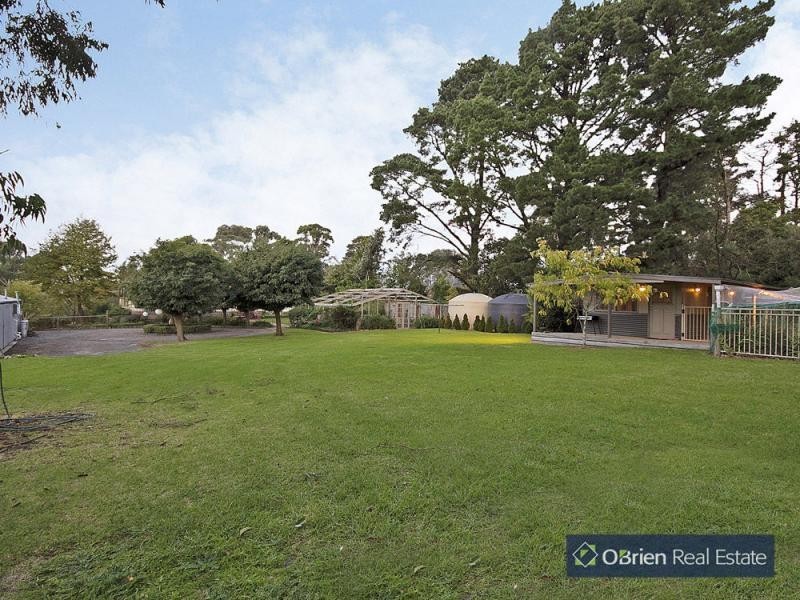 8 Chevron Avenue, Cranbourne South VIC 3977