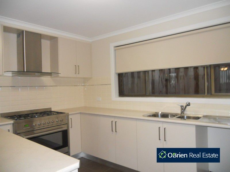 39 Georgette Crescent, Endeavour Hills VIC 3802