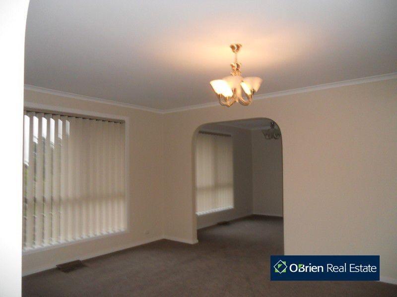 39 Georgette Crescent, Endeavour Hills VIC 3802
