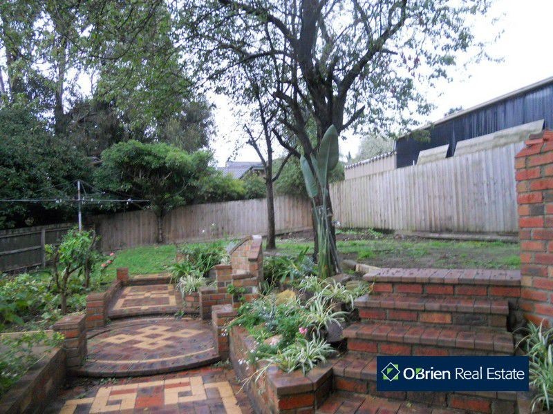 39 Georgette Crescent, Endeavour Hills VIC 3802