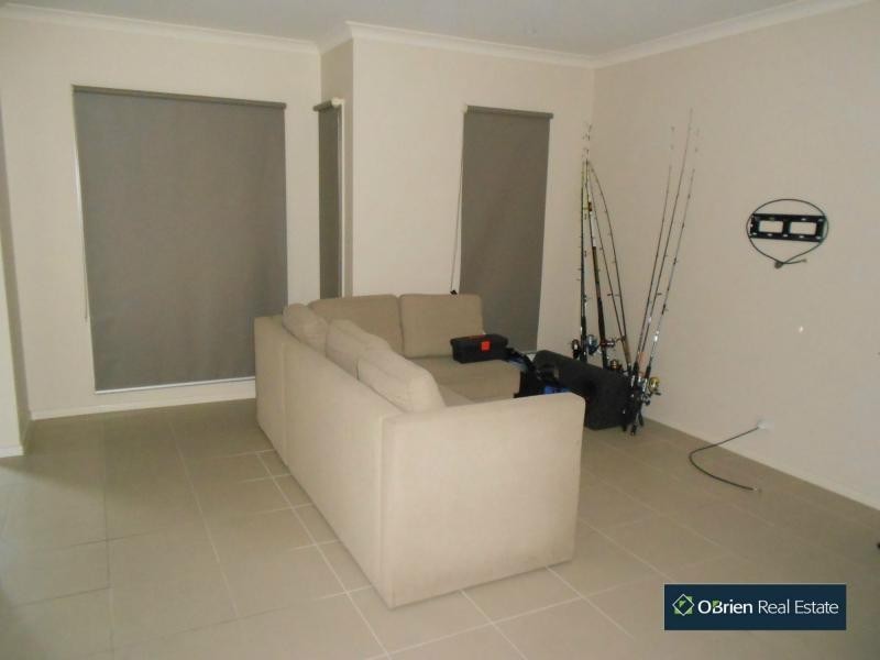 82 Mannavue Boulevard, Cranbourne North VIC 3977