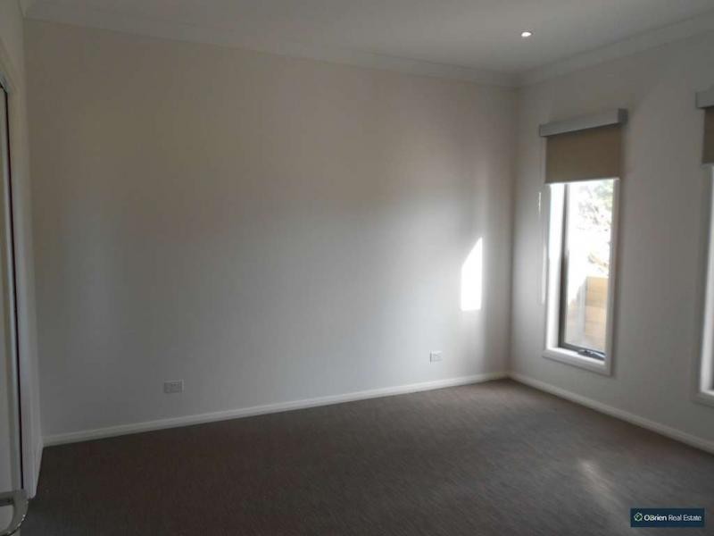 54 Clifton Grove, Carrum Downs VIC 3201