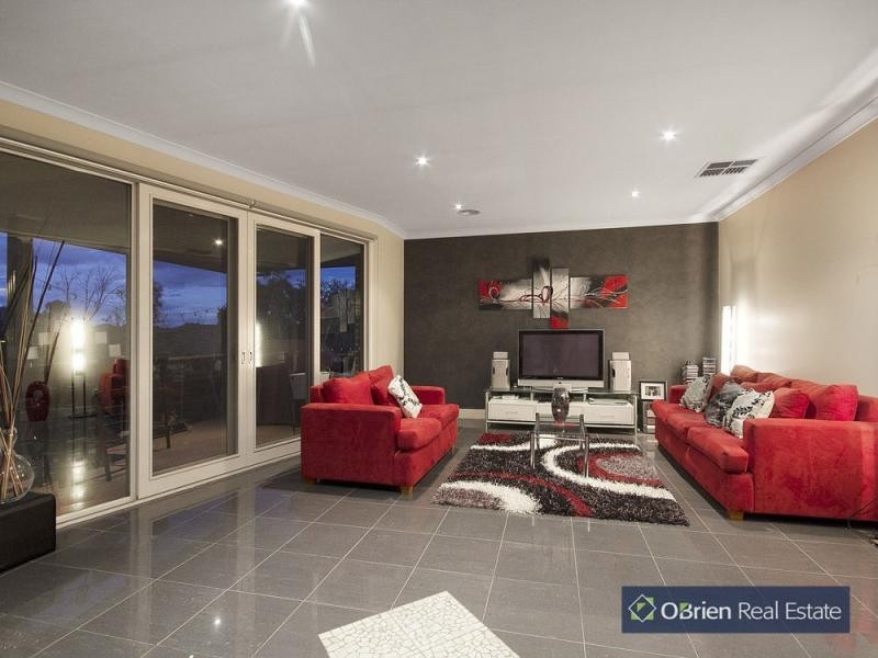 8 Kelly Terrace, Sandhurst VIC 3977