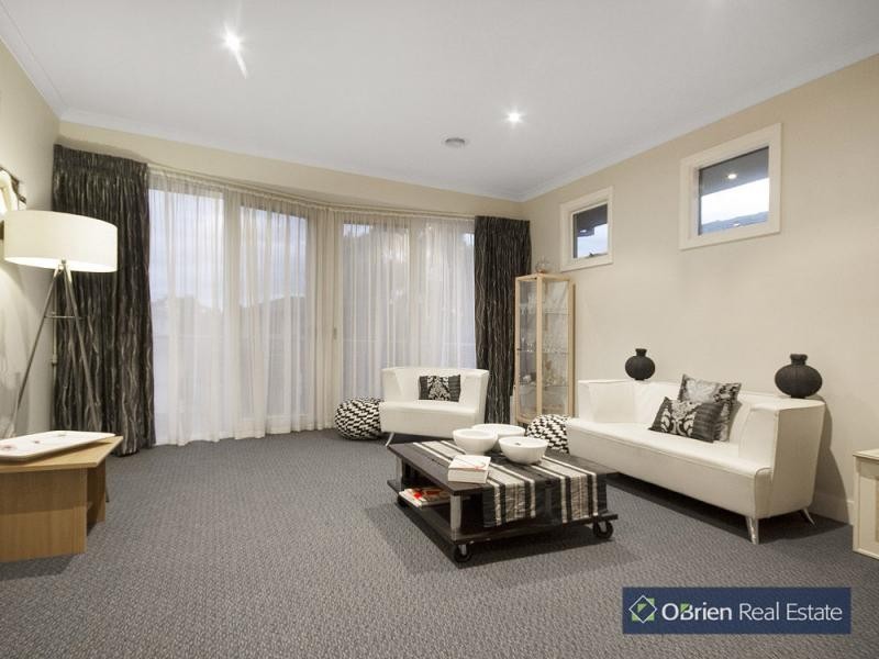 8 Kelly Terrace, Sandhurst VIC 3977