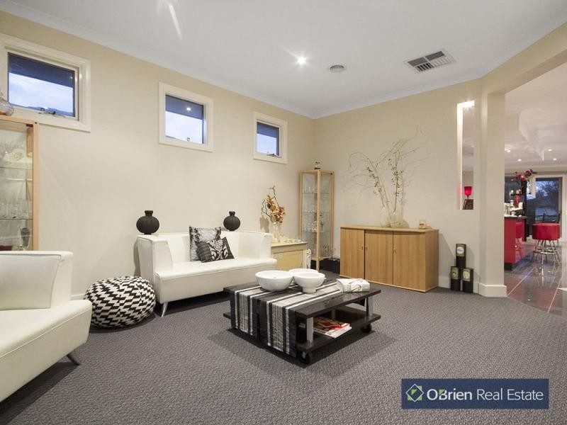 8 Kelly Terrace, Sandhurst VIC 3977