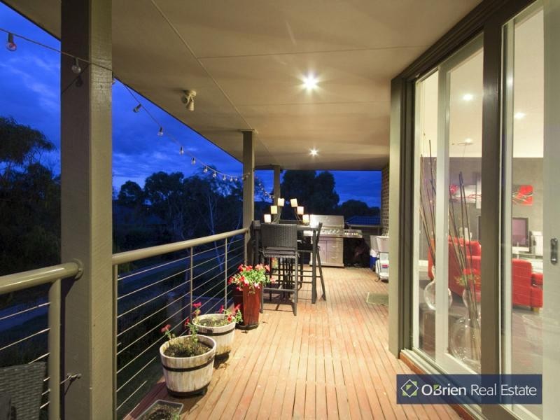 8 Kelly Terrace, Sandhurst VIC 3977