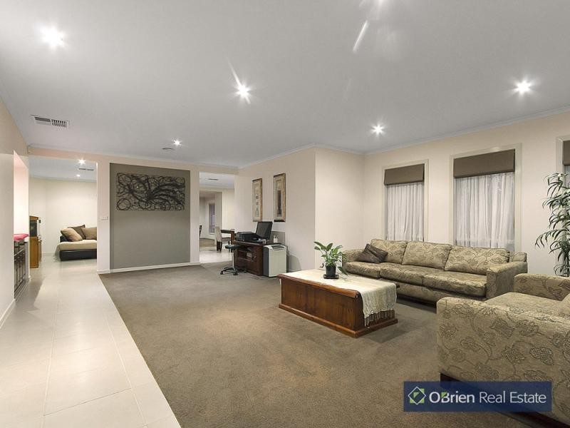 18 Boronia Avenue, Cranbourne VIC 3977