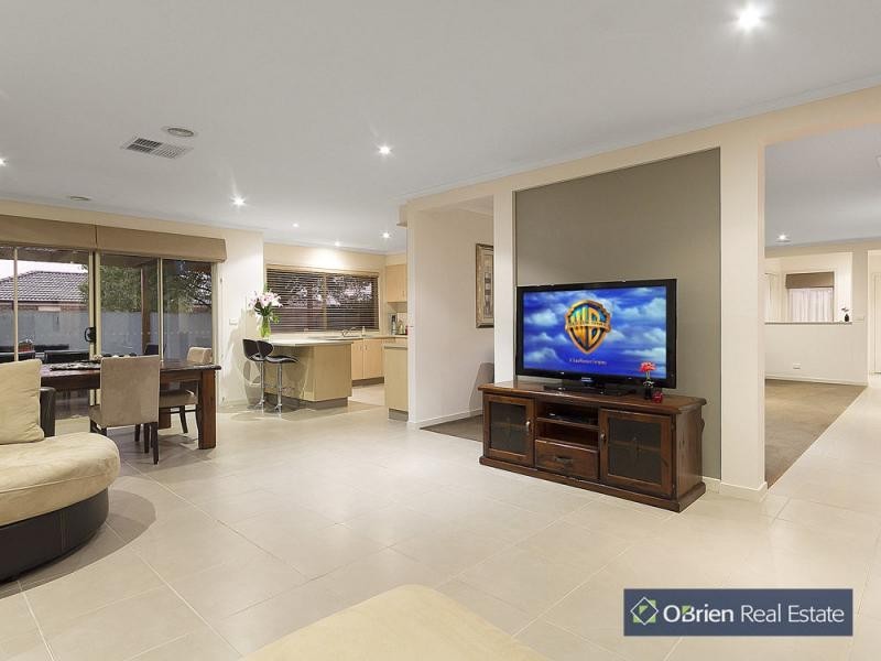 18 Boronia Avenue, Cranbourne VIC 3977