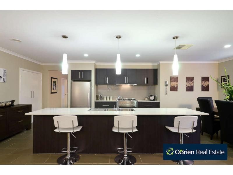176 Linsell Boulevard, Cranbourne East VIC 3977