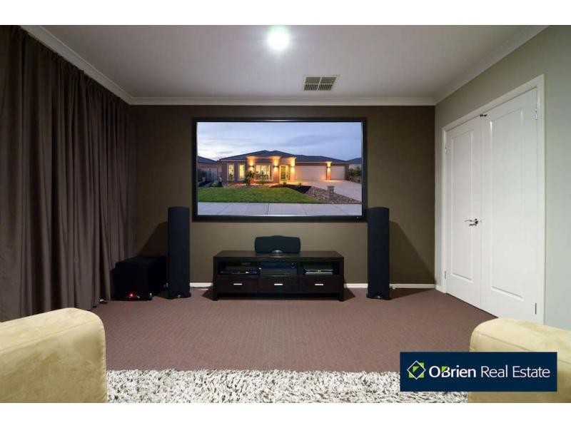 176 Linsell Boulevard, Cranbourne East VIC 3977