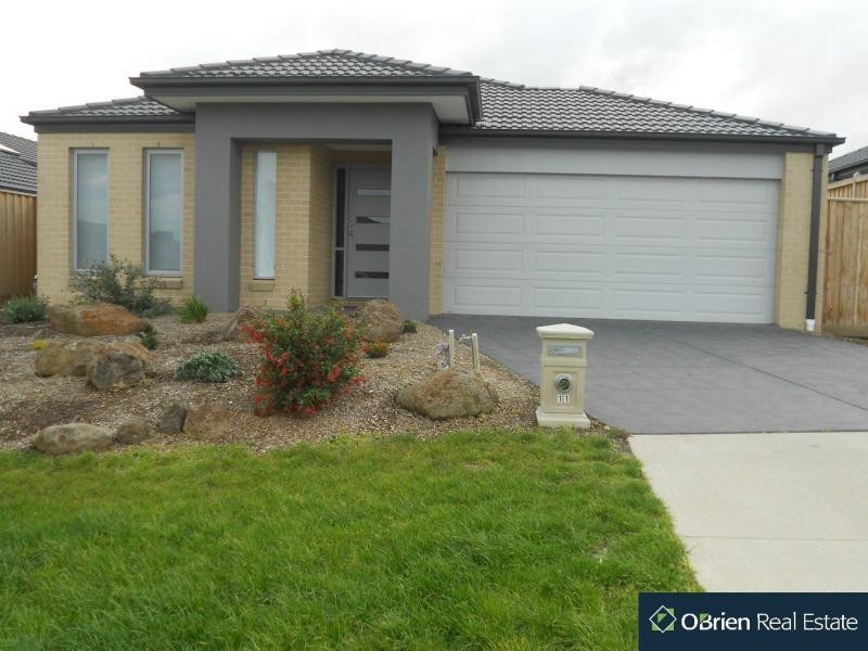 11 Grattan Way, Pakenham VIC 3810