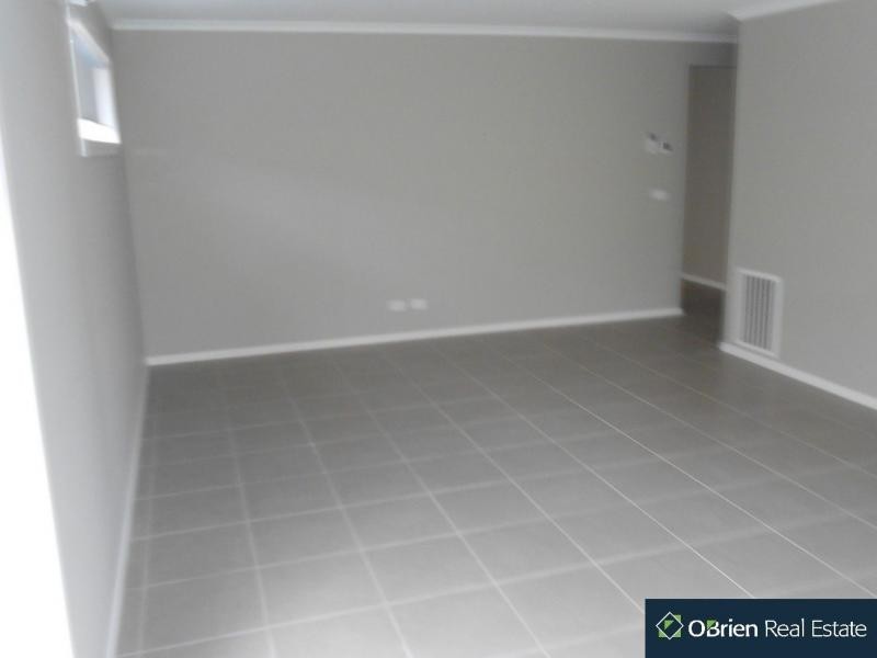 11 Grattan Way, Pakenham VIC 3810