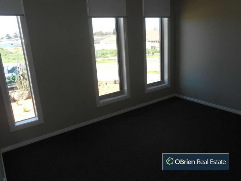 11 Grattan Way, Pakenham VIC 3810