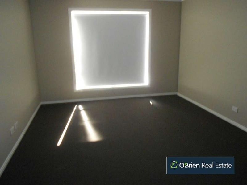 11 Grattan Way, Pakenham VIC 3810