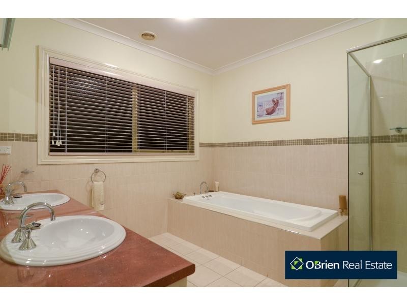 30 Glen Vista Drive, Narre Warren North VIC 3804