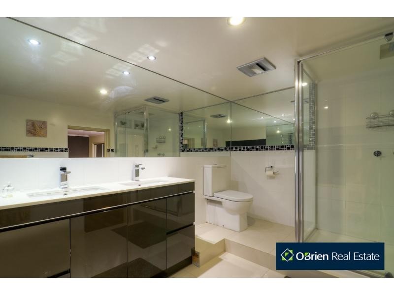 30 Glen Vista Drive, Narre Warren North VIC 3804
