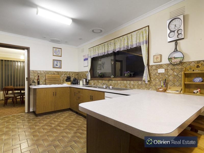 14 Browns Road, Devon Meadows VIC 3977