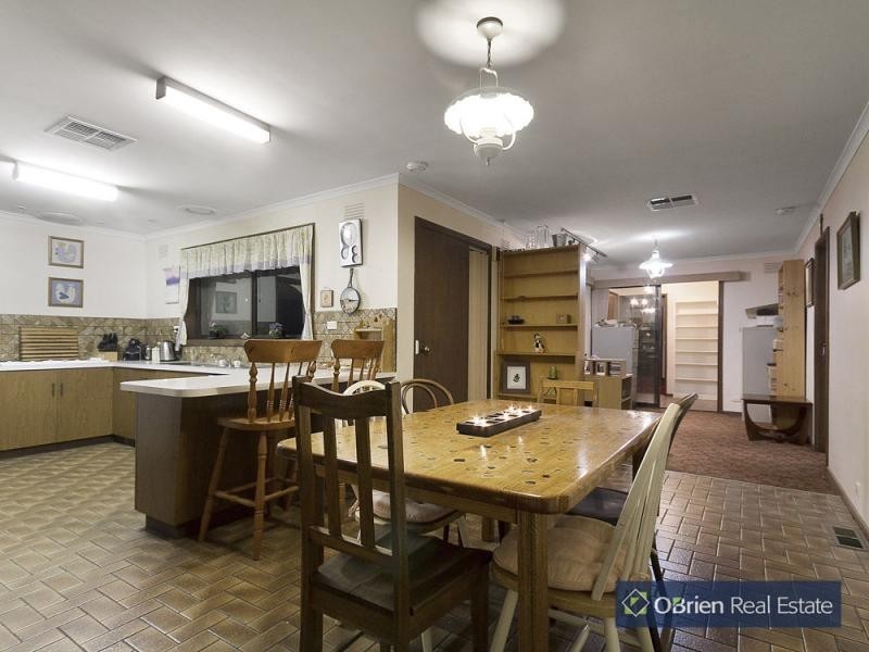 14 Browns Road, Devon Meadows VIC 3977