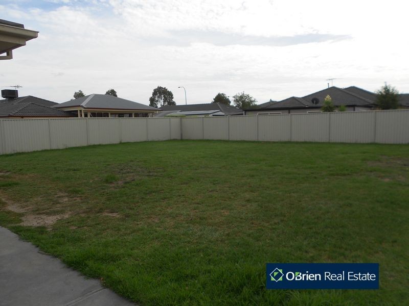 14 Wonboyn Close, Pakenham VIC 3810