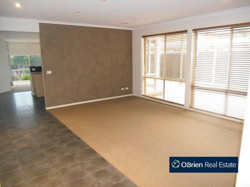 25 Robusta Avenue, Cranbourne VIC 3977