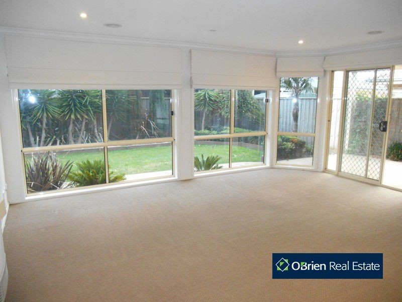 25 Robusta Avenue, Cranbourne VIC 3977