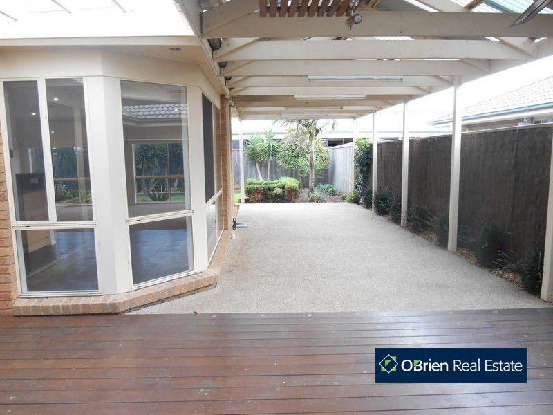 25 Robusta Avenue, Cranbourne VIC 3977
