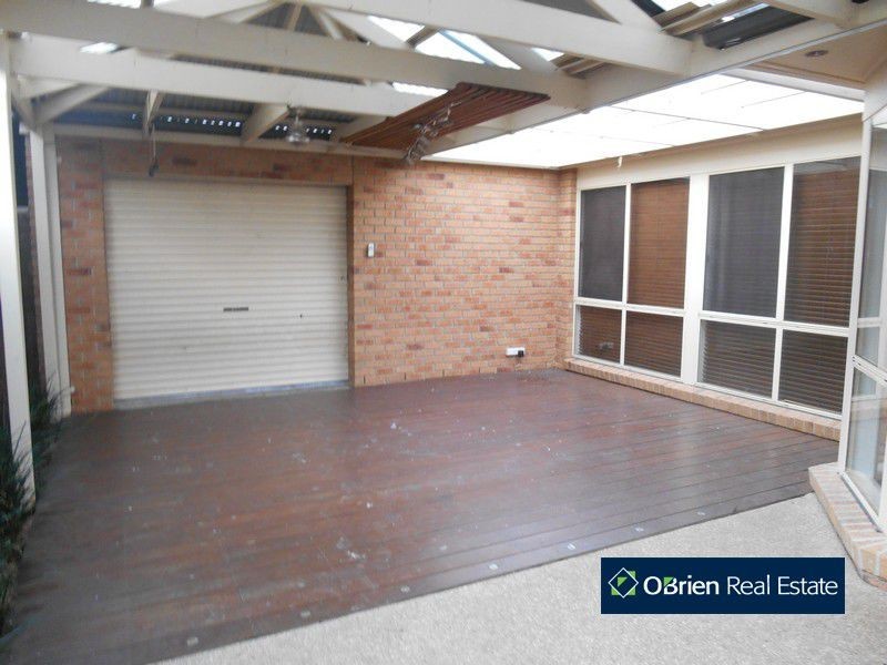 25 Robusta Avenue, Cranbourne VIC 3977