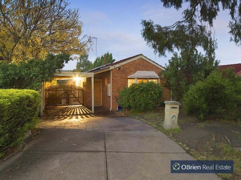 28 Glendale Crescent, Berwick VIC 3806