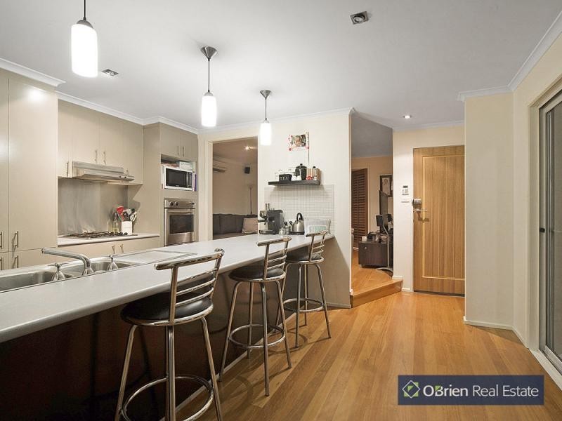 28 Glendale Crescent, Berwick VIC 3806