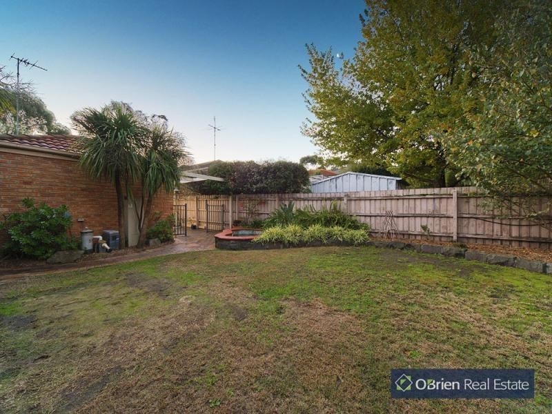 28 Glendale Crescent, Berwick VIC 3806