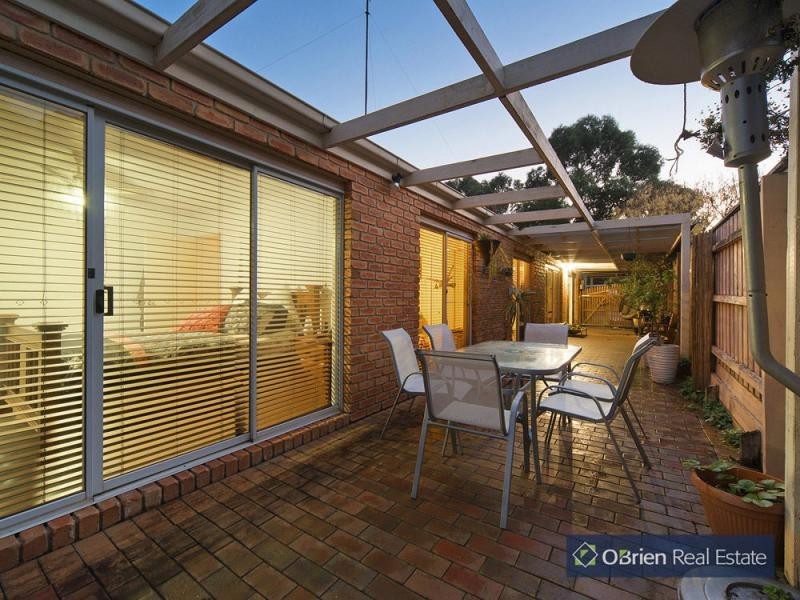 28 Glendale Crescent, Berwick VIC 3806