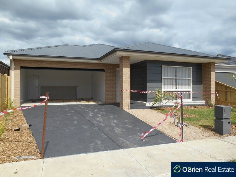 85 BROCKER Street, Clyde North VIC 3978