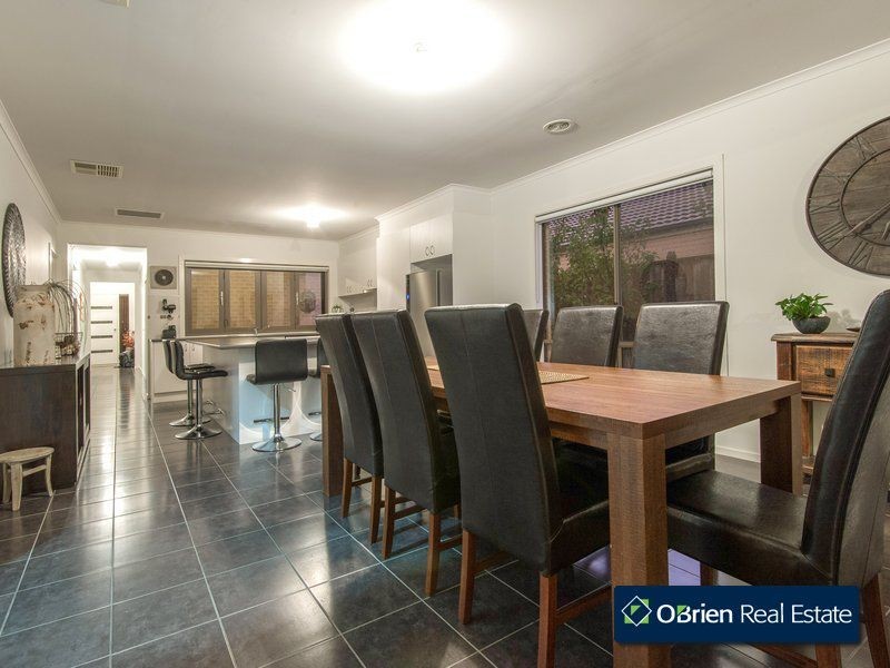 64 Sussex Avenue, Cranbourne North VIC 3977