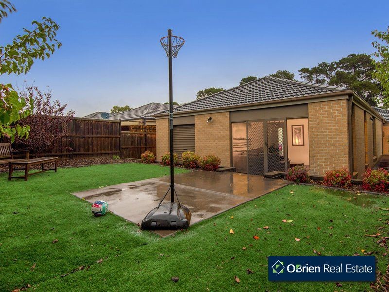 64 Sussex Avenue, Cranbourne North VIC 3977