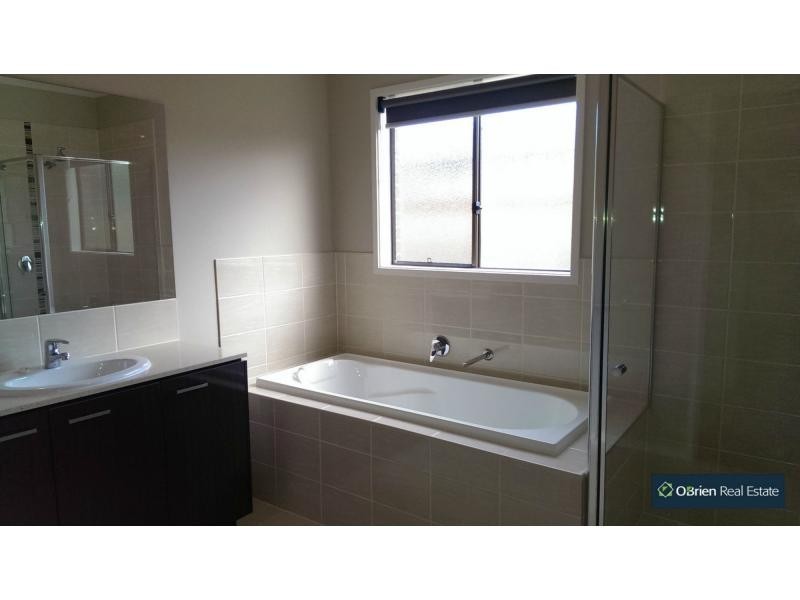 43 Lividia Circuit, Marriott Waters, Lyndhurst VIC 3975