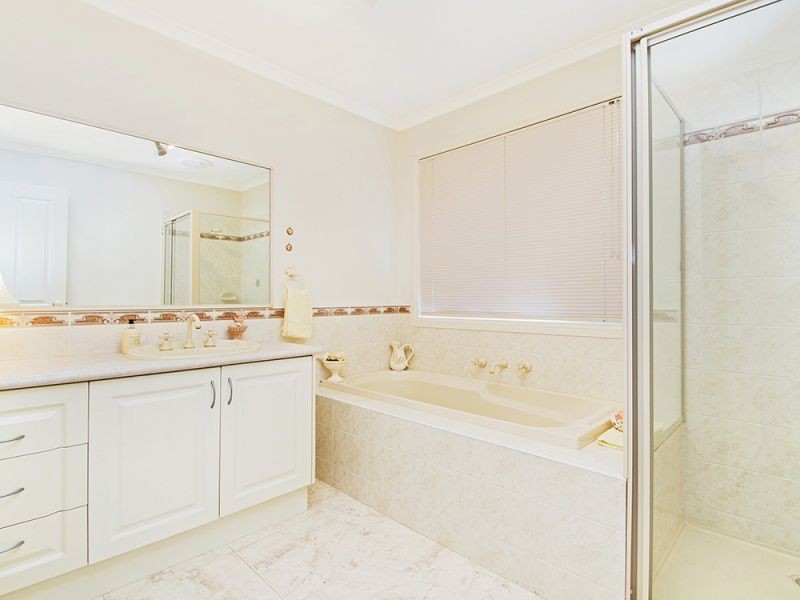 3 Edinburgh Drive, Beaconsfield VIC 3807