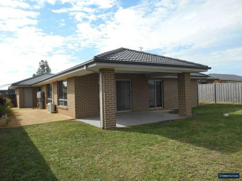 11 Towbeet Way, Cranbourne South VIC 3977