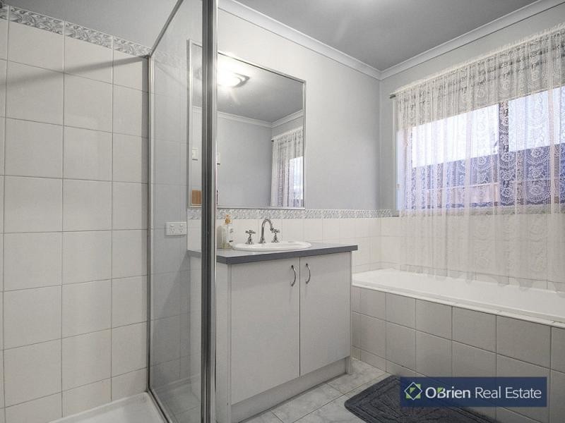 10 Shearers Court, Pakenham VIC 3810