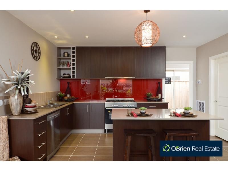 28 Crepe Avenue, Cranbourne West VIC 3977