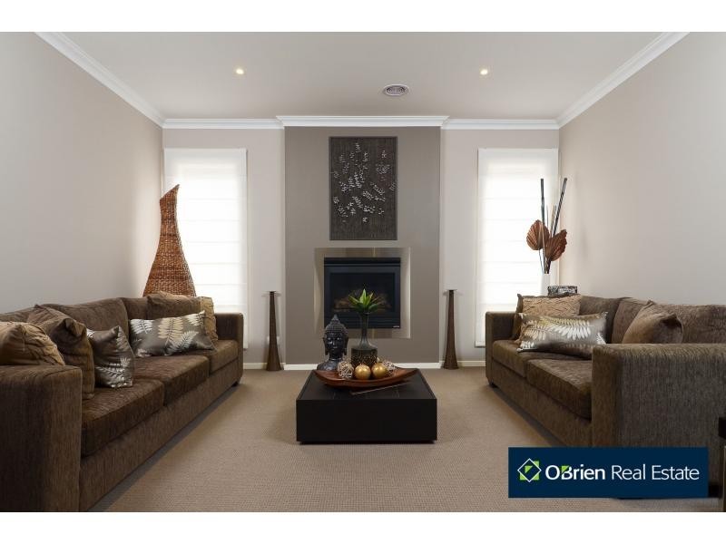 28 Crepe Avenue, Cranbourne West VIC 3977