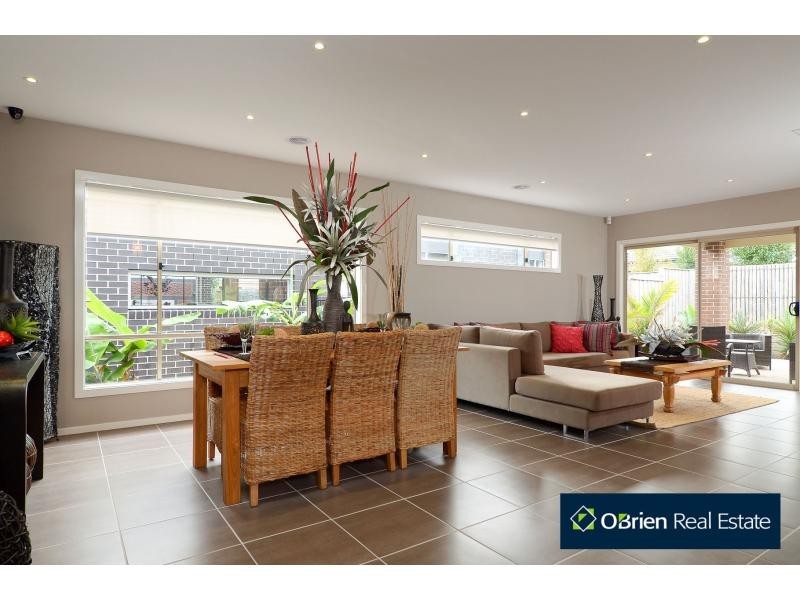 28 Crepe Avenue, Cranbourne West VIC 3977