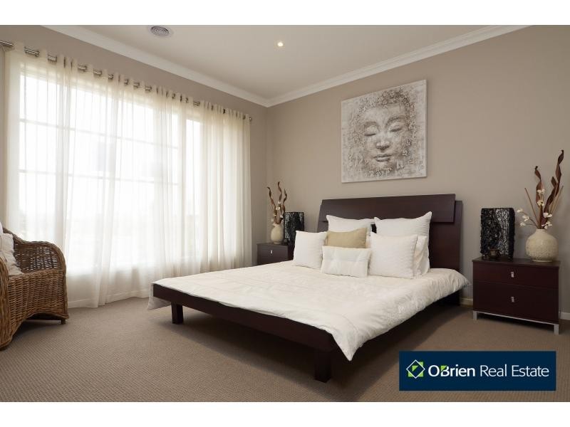 28 Crepe Avenue, Cranbourne West VIC 3977