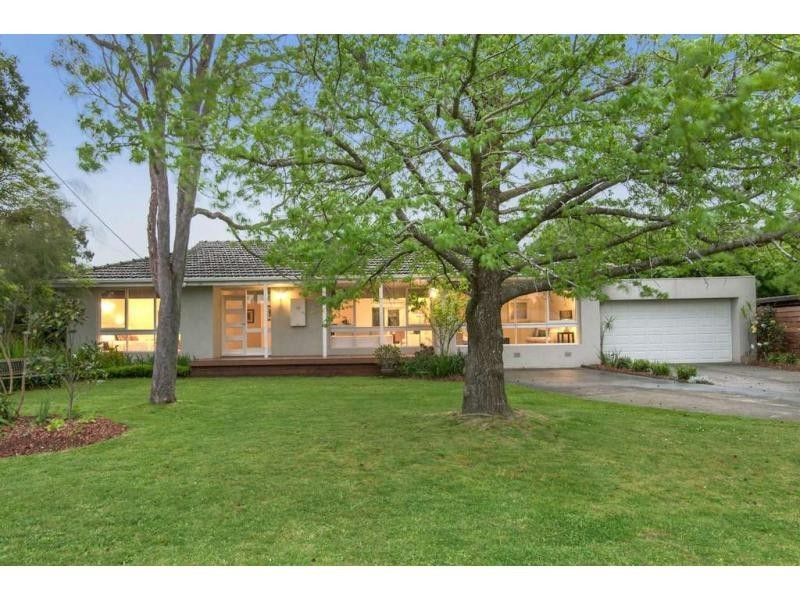 14 Roundhay Court, Berwick VIC 3806